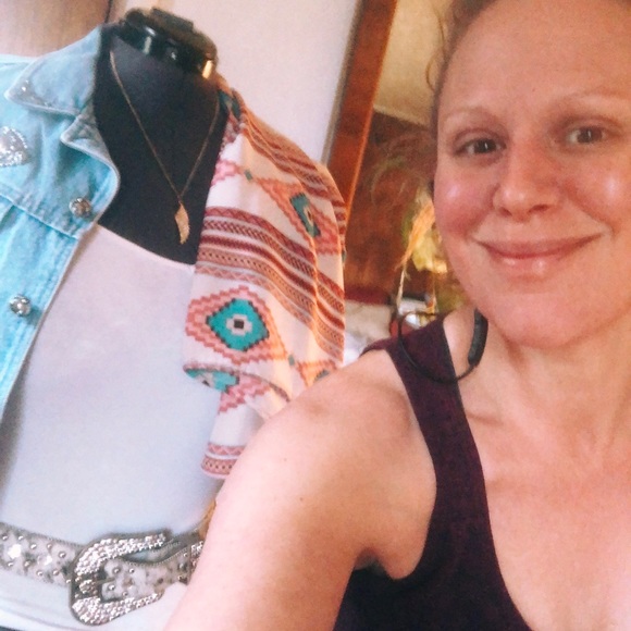 Poshmark Ambassador 🌟 - Picture 3 of 8